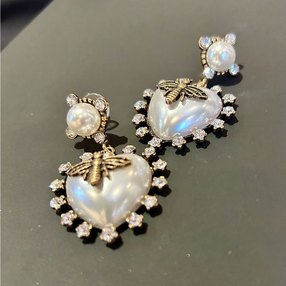 3D CHUNKY AGED GOLD TONE HEARTS AND BEES ❤️ ❤️ 🐝 🐝 EARRINGS